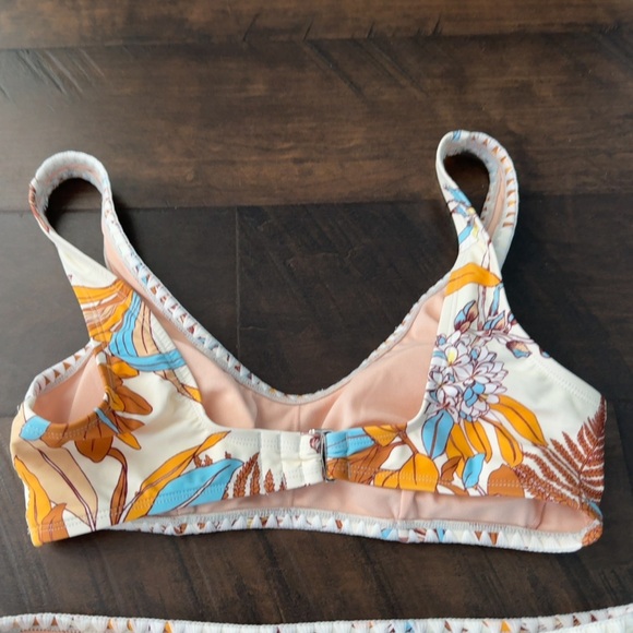 Bikini Set - Picture 11 of 16